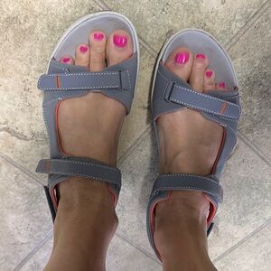 Easy Spirit Gray Sandals Comfortable Open Toe Design